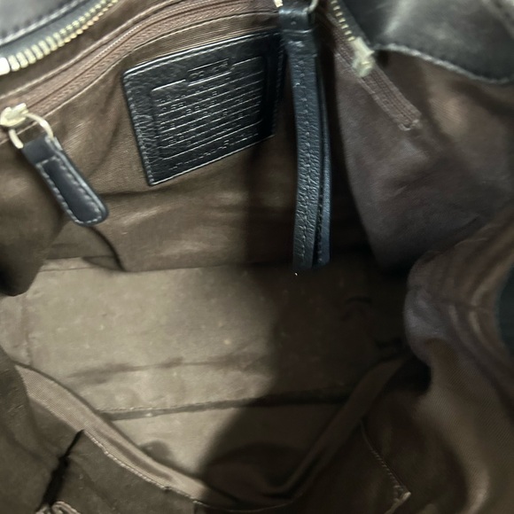 Coach Black Leather Shoulder Bag with Contrast Stitching - Picture 2 of 3
